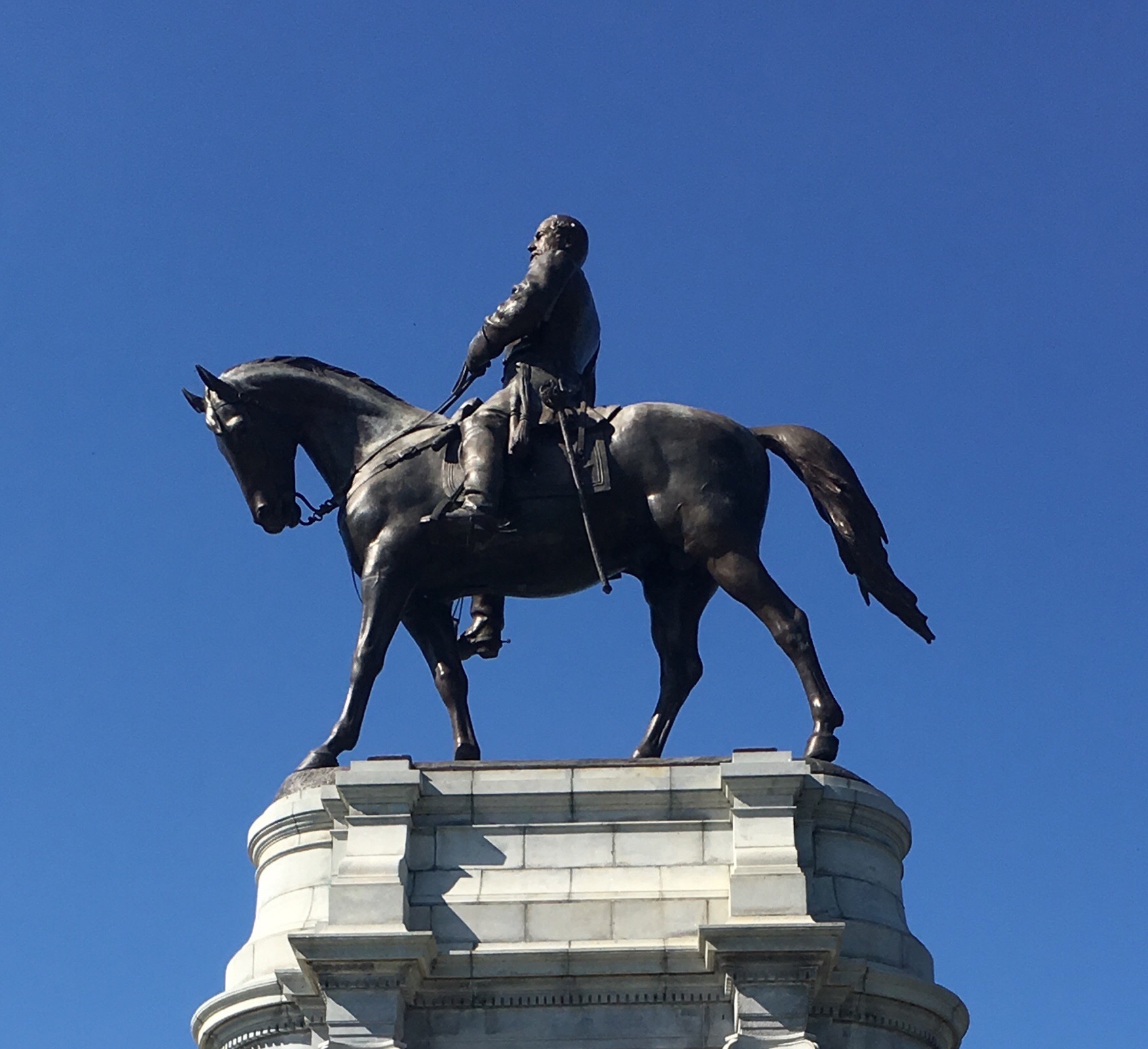 Confederate States Army General Robert E. Lee Monument
